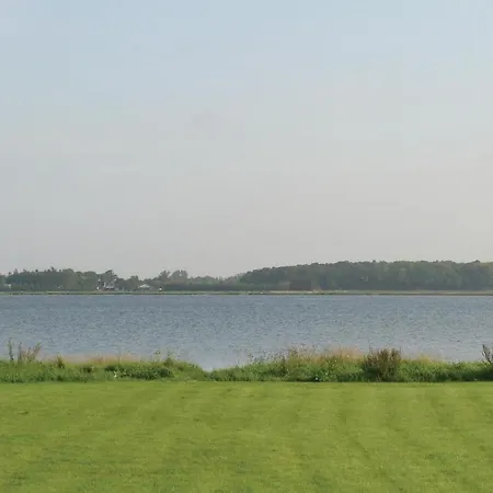 Сasa de vacaciones Three-bedroom Holiday In *