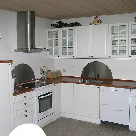 Сasa de vacaciones Three-bedroom Holiday In *
